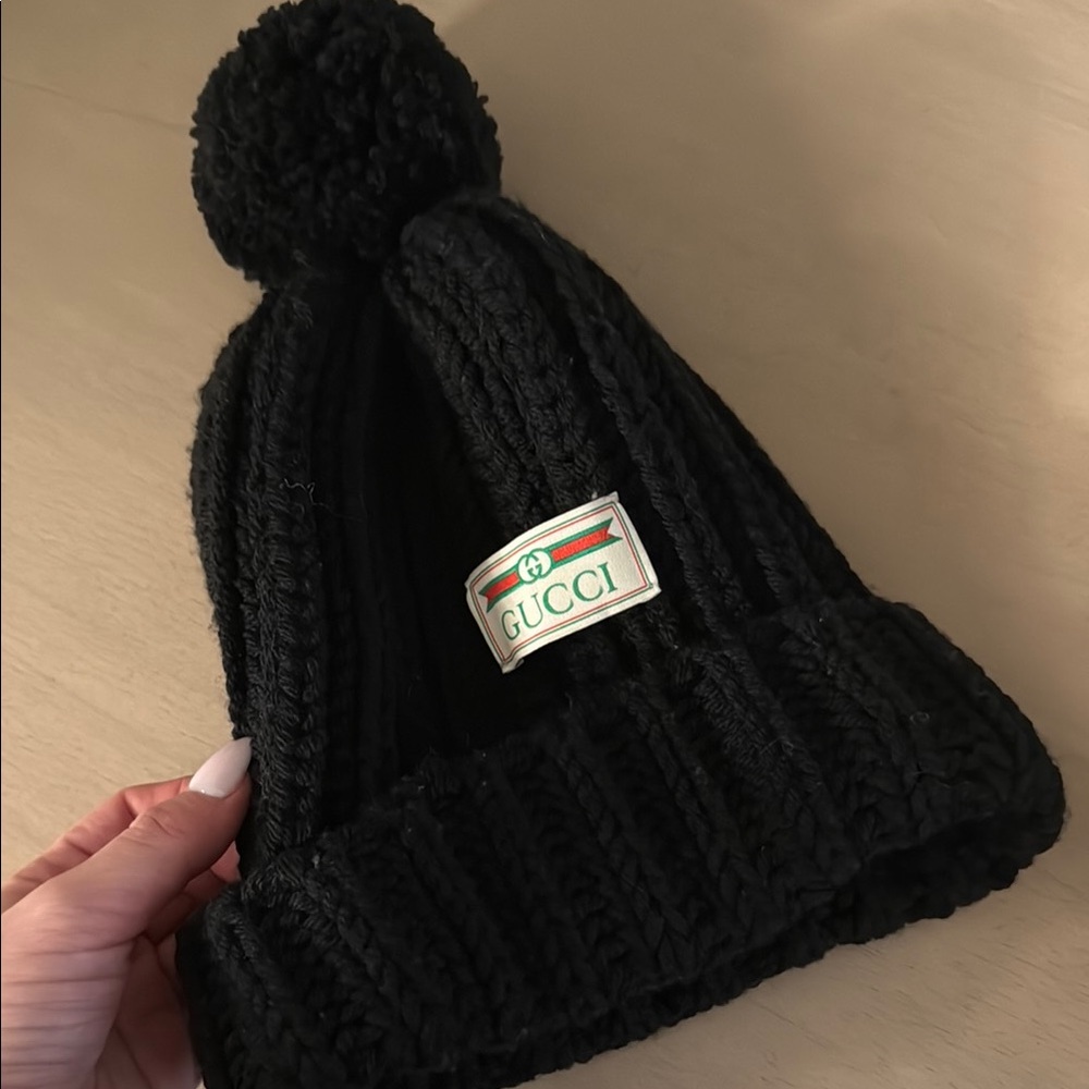 Gucci Black ribbed knit wool Pom-Pom Beanie size small